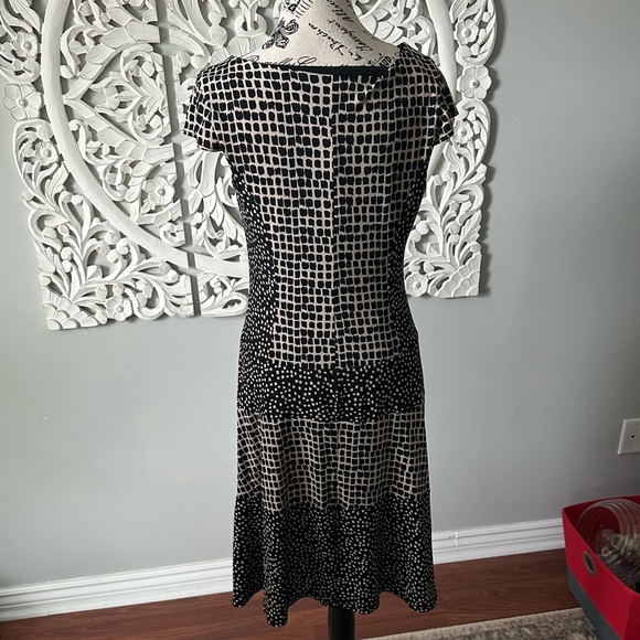 Women’s dress - Laura size Medium - Picture 2 of 3